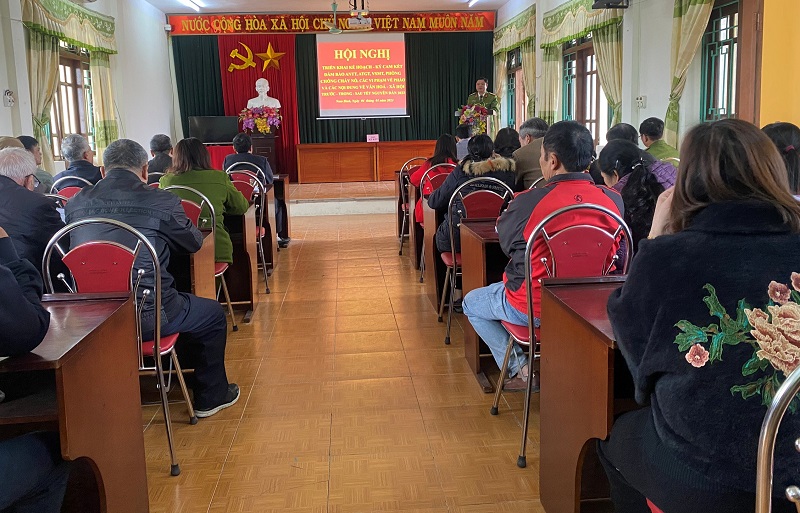 Phường Nam Bình, thành phố Ninh Bình tuyên truyền, ký cam kết chấp hành nghiêm các quy định về ANTT, TTATGT, vệ sinh môi trường