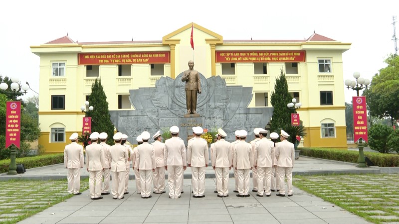 Dâng hương, dâng hoa tưởng niệm Chủ tịch Hồ Chí Minh và Cố Chủ tịch nước Trần Đại Quang nhân dịp kỷ niệm 70 năm Ngày truyền thống lực lượng An ninh kinh tế CAND (13/5/1953 – 13/5/2023)