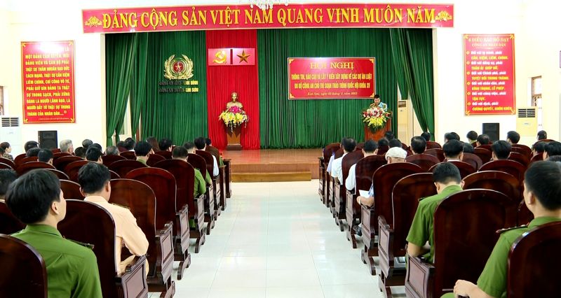 Công an huyện Kim Sơn tổ chức hội nghị thông tin, báo cáo và lấy ý kiến xây dựng các Dự án Luật do Bộ Công an chủ trì soạn thảo, trình Quốc hội khóa XV tại Kỳ họp thứ 5