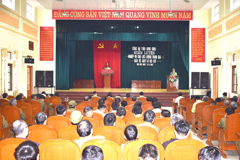 Công an tỉnh tổ chức lớp huấn luyện nghiệp vụ cho lực lượng tham gia bảo vệ ANTT ở cơ sở của huyện Kim Sơn