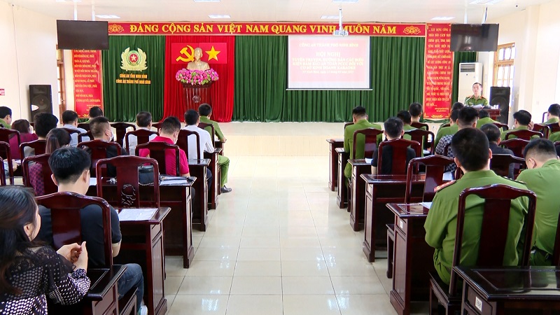 Công an thành phố Ninh Bình tổ chức hội nghị tuyên truyền, hướng dẫn kiến thức về PCCC và CNCH cho các cơ sở kinh doanh dịch vụ Karaoke trên địa bàn