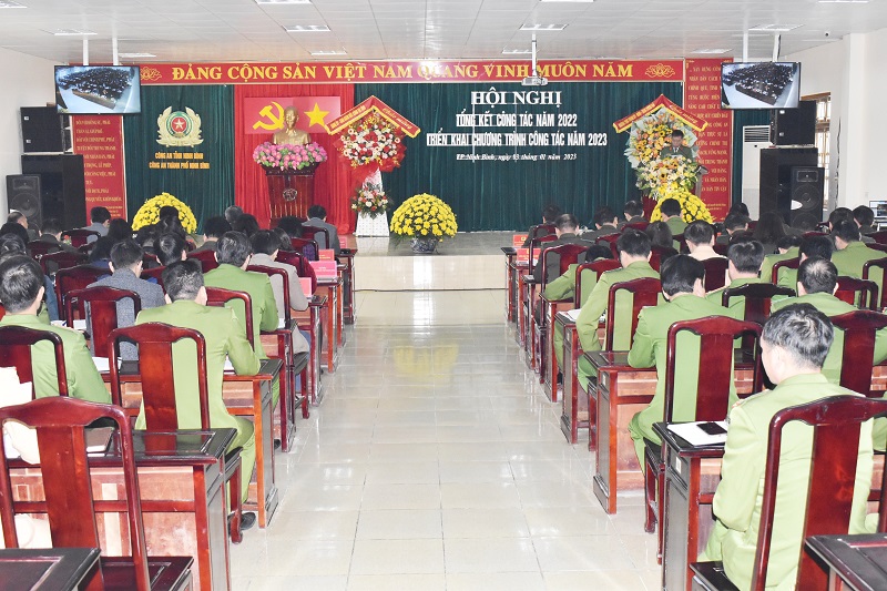 Đồng chí Đại tá Đặng Trọng Cường, Ủy viên Ban Thường vụ Tỉnh ủy, Giám đốc Công an tỉnh dự hội nghị tổng kết công tác năm 2022 của Công an thành phố Ninh Bình