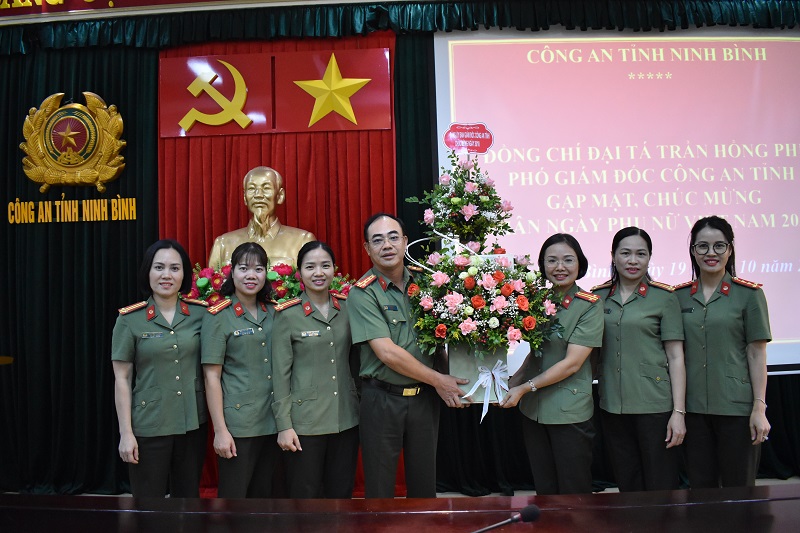 Lãnh đạo Công an tỉnh gặp mặt, chúc mừng nhân dịp kỷ niệm 92 năm Ngày thành lập Hội Liên hiệp Phụ nữ Việt Nam (20/10/1930 – 20/10/2022)