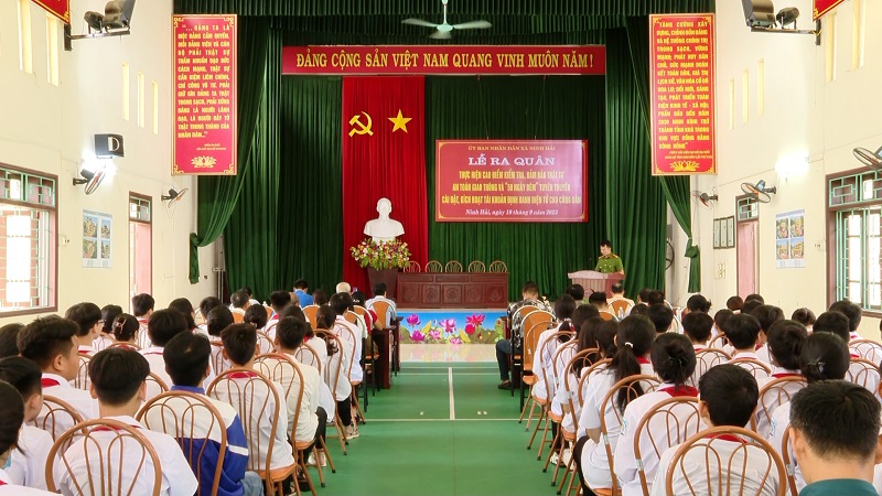 Xã Ninh Hải, huyện Hoa Lư tổ chức Lễ ra quân thực hiện đợt cao điểm kiểm tra, đảm bảo TTATGT và “50 ngày đêm tuyên truyền cài đặt, kích hoạt tài khoản định danh điện tử”