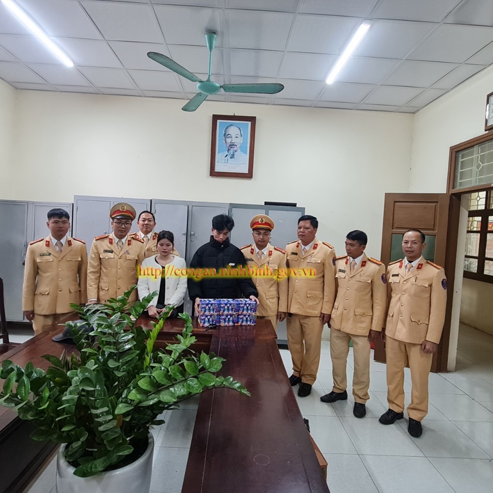 Công an huyện Kim Sơn phát hiện, bắt giữ 2 đối tượng vận chuyển 9 kg pháo trái phép