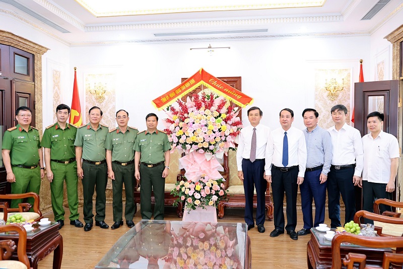 Đoàn đại biểu Tỉnh ủy-HĐND-UBND tỉnh chúc mừng Công an tỉnh nhân kỷ niệm 78 năm Ngày truyền thống Công an nhân dân Việt Nam (19/8/1945 - 19/8/2023)