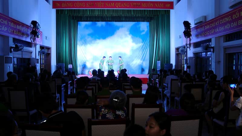 Công an tỉnh phối hợp với Nhà hát Kịch CAND tổ chức buổi biểu diễn các vở kịch “Người không cô đơn”, “Lỡ hẹn” và “Tin mừng nơi đảo xa” tại Trung tâm điều dưỡng thương binh Nho Quan