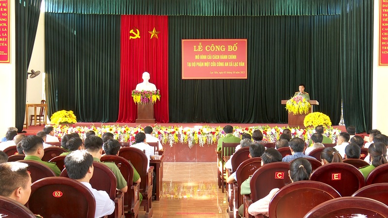 Lễ công bố mô hình cải cách hành chính tại bộ phận một cửa Công an xã Lạc Vân, huyện Nho Quan