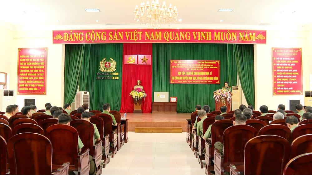Học viện Chính trị Công an nhân dân tổ chức học tập, trao đổi kinh nghiệm thực tế tại Công an huyện Kim Sơn