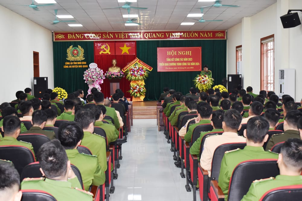 Đồng chí Đại tá Đinh Trọng Soạn, Phó Giám đốc Công an tỉnh dự hội nghị tổng kết công tác năm 2023, triển khai chương trình công tác năm 2024 của Công an huyện Nho Quan