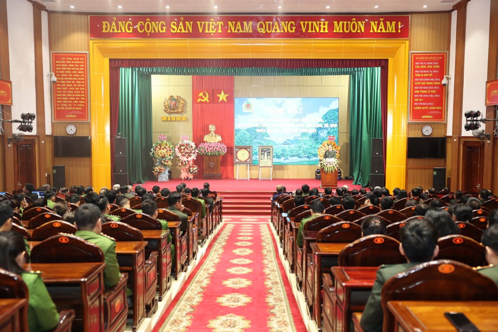 Gặp mặt lãnh đạo, nguyên lãnh đạo Công an tỉnh Ninh Bình, Nam Định, Hà Nam; lãnh đạo Hội Cựu CAND 3 tỉnh Ninh Bình, Nam Định, Hà Nam