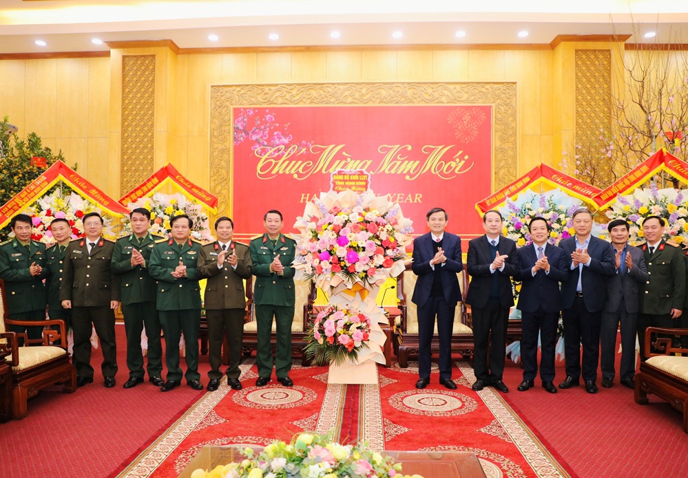 Đoàn đại biểu Công an tỉnh chúc mừng Tỉnh uỷ Ninh Bình nhân kỷ niệm 94 năm Ngày thành lập Đảng Cộng sản Việt Nam (03/02/1930 – 03/02/2024)