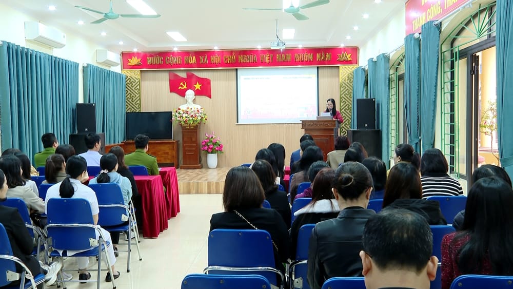 Tuyên truyền, huấn luyện nghiệp vụ PCCC và CNCH cho cán bộ, giáo viên, công nhân viên Trường Tiểu học Nam Thành, thành phố Ninh Bình