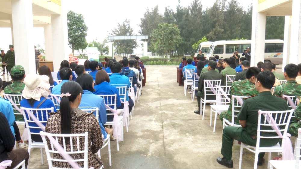 Lễ phát động trồng 3.000 cây phi lao và trao tặng 150 áo phao cho ngư dân của huyện Kim Sơn