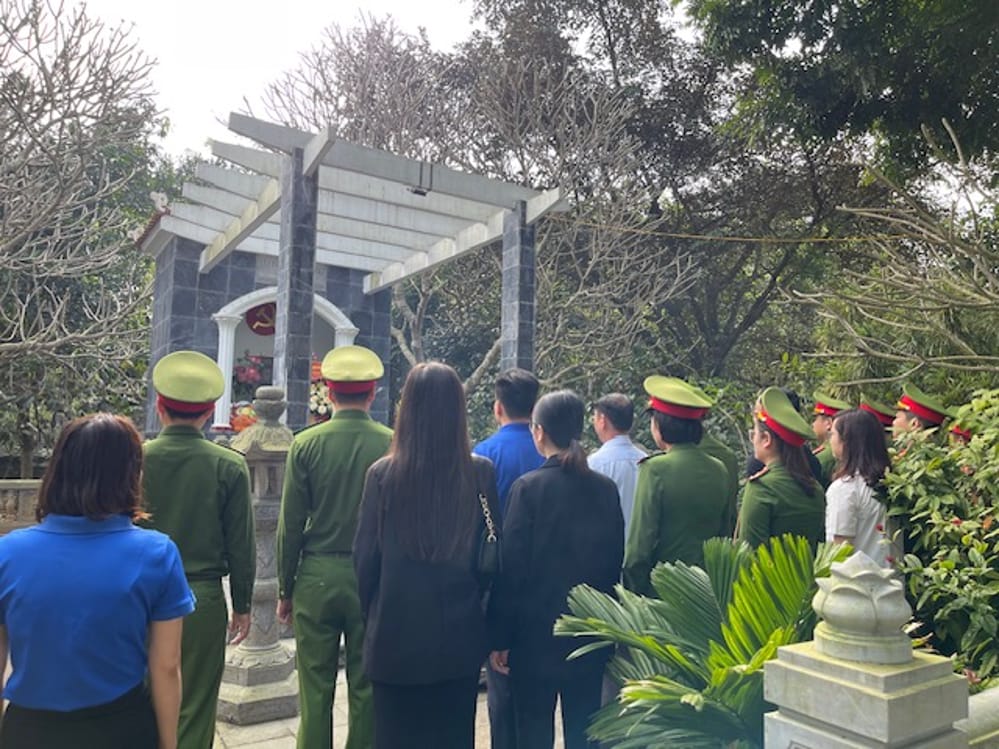 Phòng Cảnh sát hình sự tổ chức hoạt động về nguồn tại Chiến Khu cách mạng Quỳnh Lưu, huyện Nho Quan