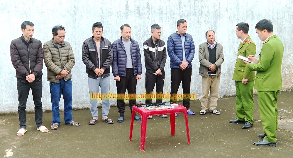 Công an huyện Yên Khánh bắt quả tang vụ đánh bạc