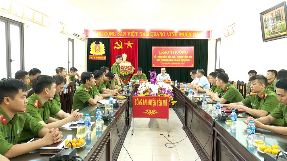 Khen thưởng đột xuất cho Công an huyện Yên Mô có thành tích  xuất sắc trong đấu tranh phòng, chống tội phạm ma tuý