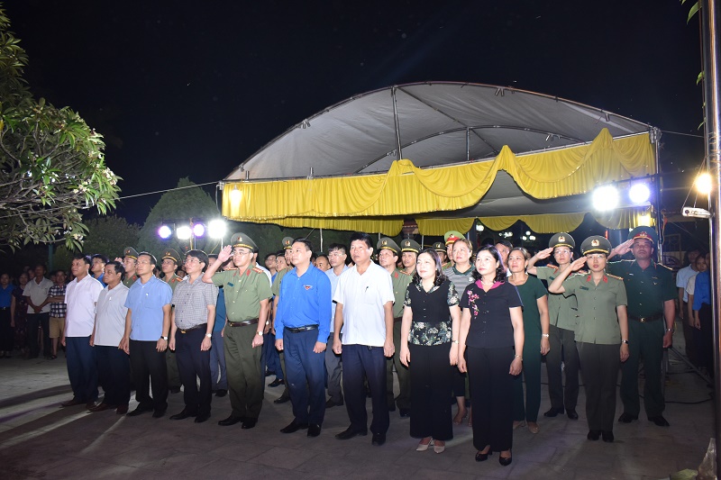 Đoàn thanh niên Công an tỉnh – huyện Đoàn Yên Khánh  tổ chức Lễ thắp nến tri ân tại nghĩa trang liệt sỹ huyện Yên Khánh