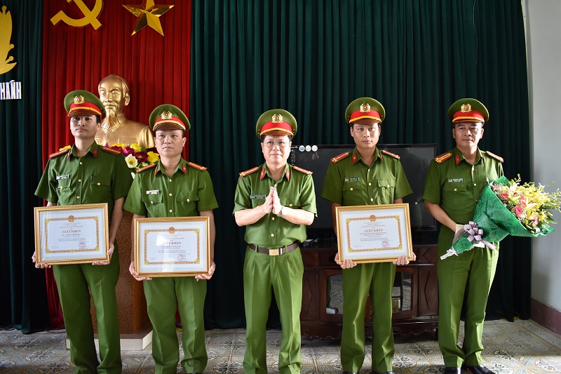 Công an tỉnh khen thưởng cho Công an huyện Yên Khánh  về thành tích đột xuất trong đấu tranh phòng, chống tội phạm