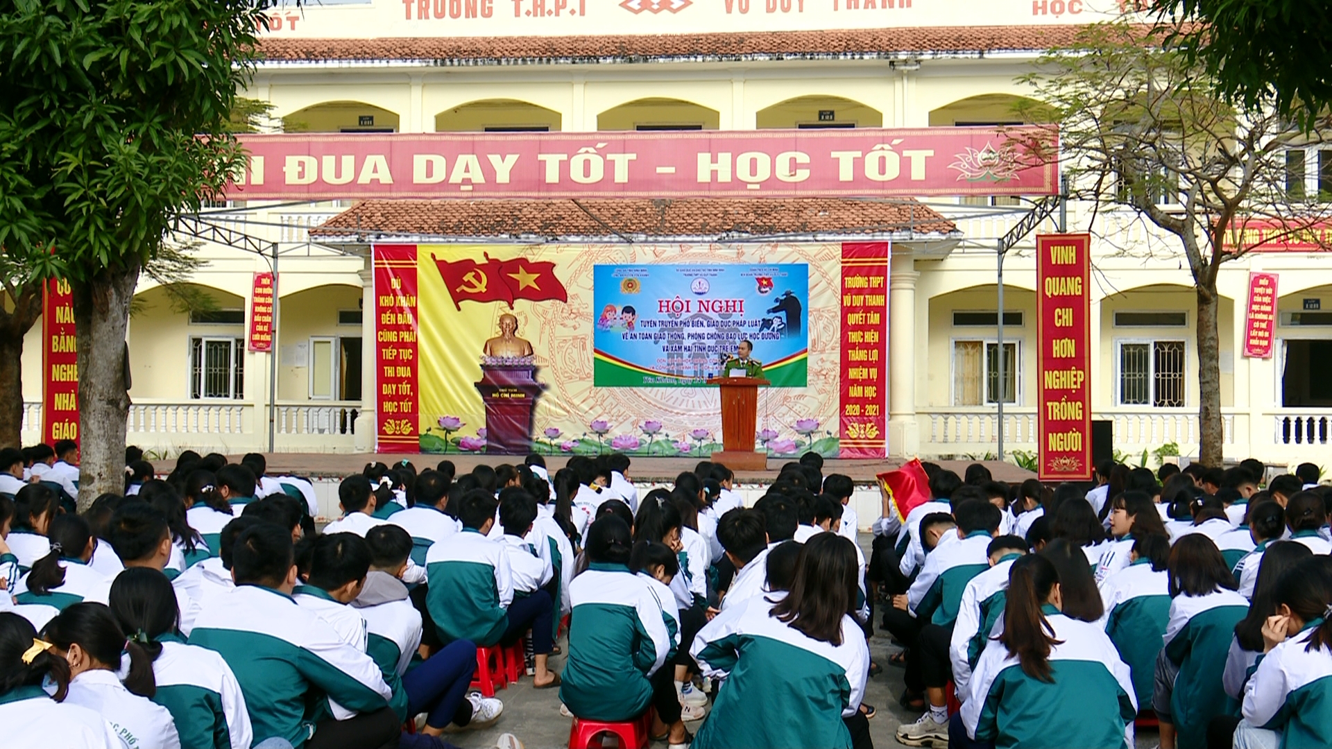 Công an huyện Yên Khánh tuyên truyền phổ biến, giáo dục pháp luật về an toàn giao thông, phòng ngừa bạo lực học đường và xâm hại tình dục trẻ em