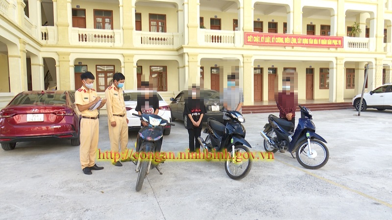Công an huyện Yên Khánh xử lý nhóm thanh niên về hành vi lạng lách, đánh võng, bốc đầu xe vi phạm trật tự an toàn giao thông