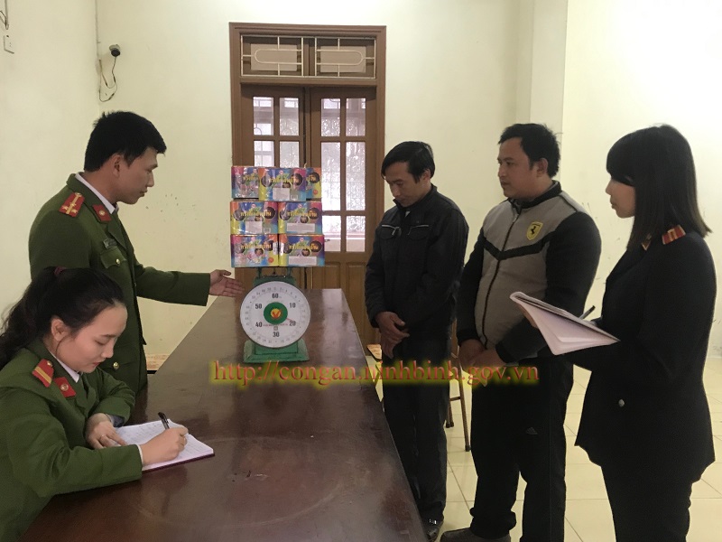 Công an thành phố Ninh Bình bắt đối tượng vận chuyển trái phép pháo