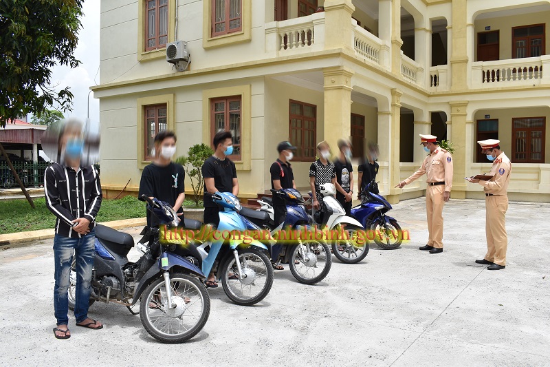 Công an huyện Yên Khánh xử lý 7 thanh thiếu niên  chạy xe lạng lách đánh võng