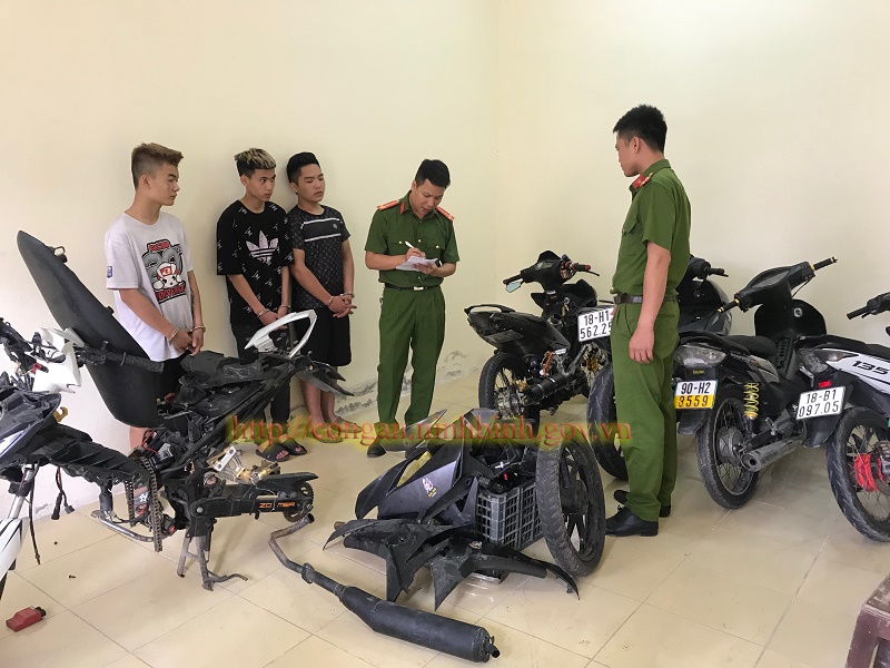 Công an huyện Hoa Lư bắt giữ 3 đối tượng trộm cắp xe máy của khách du lịch