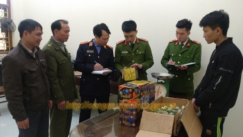 Công an huyện Kim Sơn bắt đối tượng vận chuyển 16,3 kg pháo