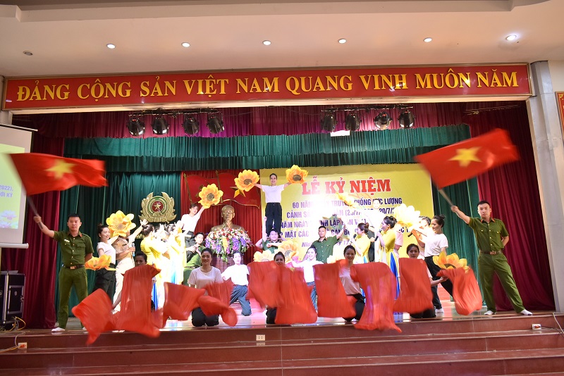 Trại giam Ninh Khánh (Bộ Công an) tổ chức Lễ kỷ niệm 60 năm Ngày truyền thống lực lượng Cảnh sát nhân dân, 47 năm Ngày thành lập Trại giam Ninh Khánh, gặp mặt các thế hệ cán bộ, chiến sỹ qua các thời kỳ.