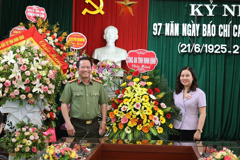 Lãnh đạo Công an tỉnh chúc mừng các Cơ quan báo chí nhân kỷ niệm 97 năm Ngày Báo chí cách mạng Việt Nam (21/6/1925 – 21/6/2022)