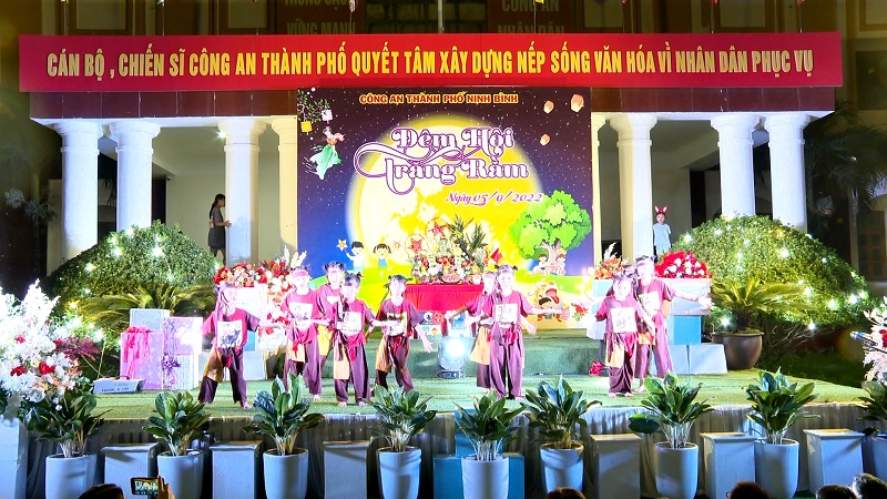 Công an thành phố Ninh Bình tổ chức chương trình Đêm hội Trăng rằm 2022