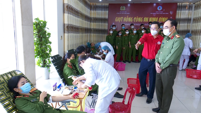 Gần 600 CBCS Công an Ninh Bình tham gia hiến máu tình nguyện