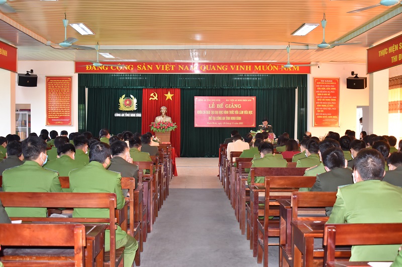 Bế giảng lớp Đại học An ninh nhân dân hệ vừa học vừa làm tại Ninh Bình