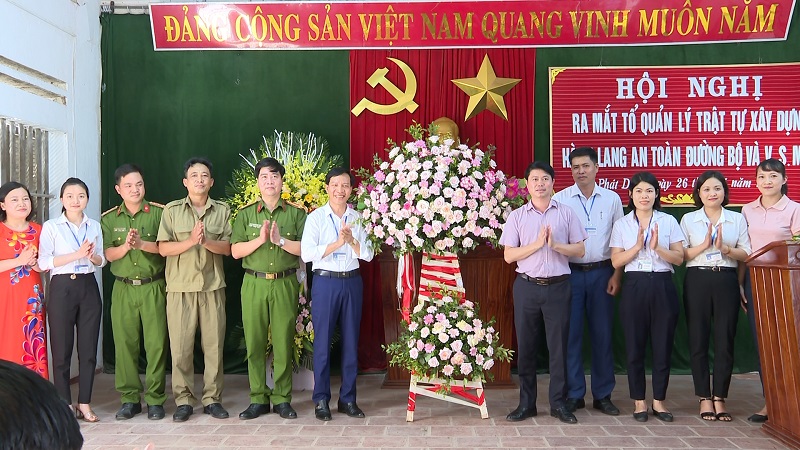 Thị trấn Phát Diệm, huyện Kim Sơn ra mắt “Tổ quản lý trật tự, xây dựng hành lang an toàn đường bộ và vệ sinh môi trường”
