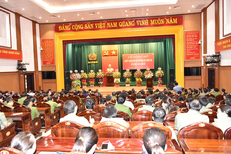 Bộ Công an công bố các quyết định về công tác cán bộ tại Công an tỉnh Ninh Bình