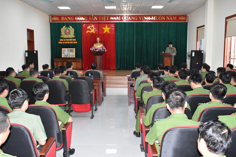 Đồng chí Đại tá Đặng Trọng Cường, Giám đốc Công an tỉnh làm việc với Công an huyện Nho Quan