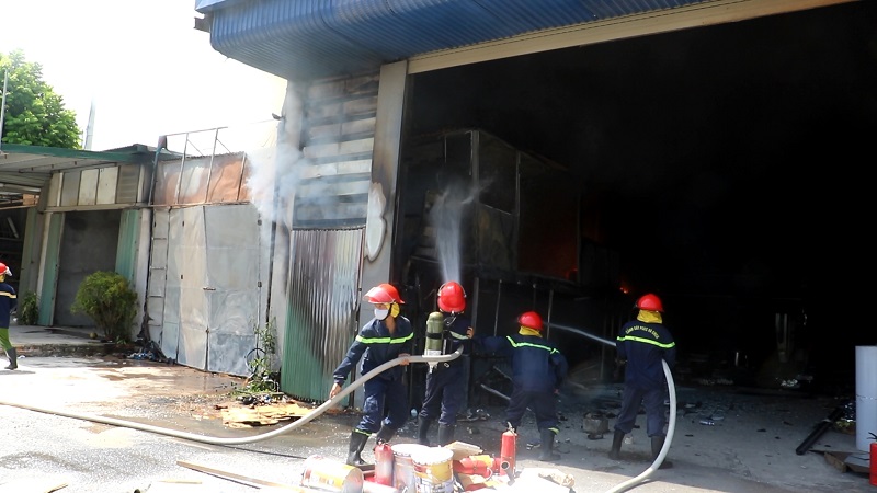 Lực lượng Cảnh sát phòng cháy, chữa cháy và cứu nạn, cứu hộ Công an tỉnh đã kịp thời dập tắt đám cháy tại xã Gia Thanh, huyện Gia Viễn