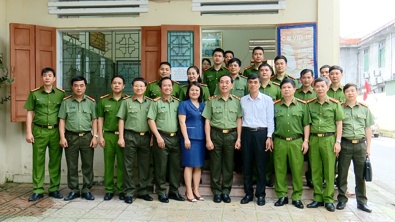 Trung tướng Trần Quốc Tỏ, Uỷ viên Ban Chấp hành Trung ương Đảng, Thứ trưởng Bộ Công an đã đến làm việc với Công an tỉnh Ninh Bình