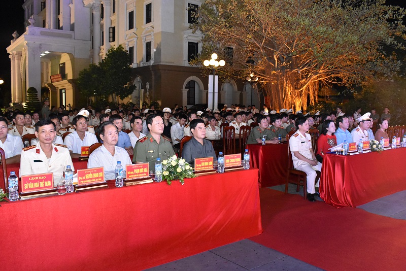Đảng uỷ, Giám đốc Công an tỉnh tổ chức Lễ báo công  dâng Bác nhân kỷ niệm 128 năm Ngày sinh của Người