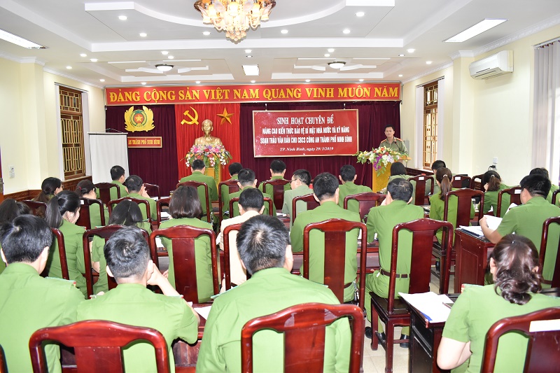 Công an thành phố Ninh Bình tổ chức sinh hoạt chuyên đề  “Nâng cao kiến thức bảo vệ bí mật nhà nước và kỹ năng soạn thảo văn bản cho CBCS”