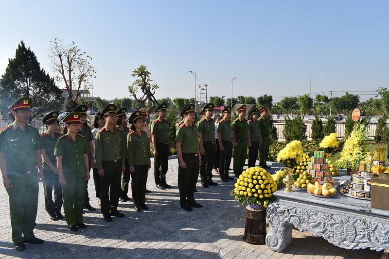 Lớp Trung cấp lý luận Chính trị khóa 105, 106 Học viện Chính trị CAND tại Ninh Bình học tập thực tế, thực hành chính trị tại Công an huyện Kim Sơn