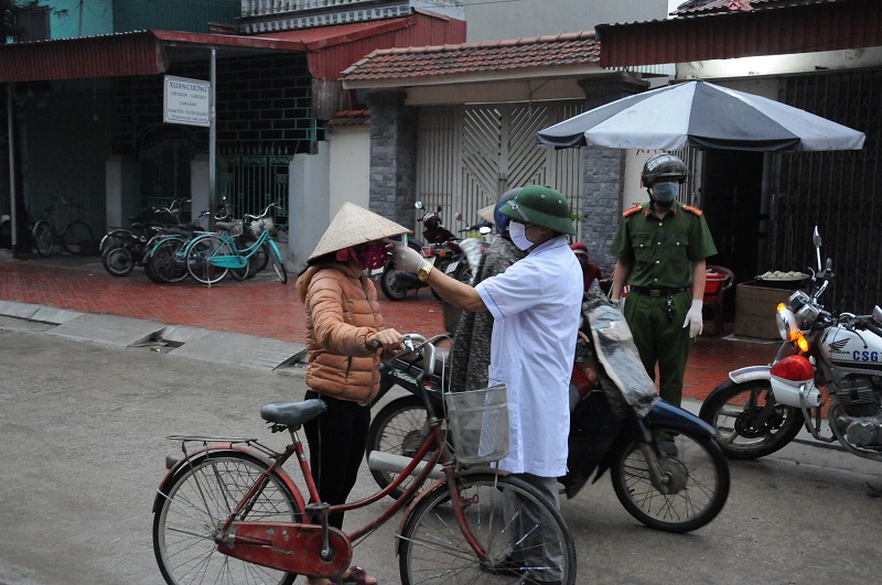 Công an xã Ninh Vân, huyện Hoa Lư chung tay phòng chống dịch bệnh Covid-19 trên địa bàn
