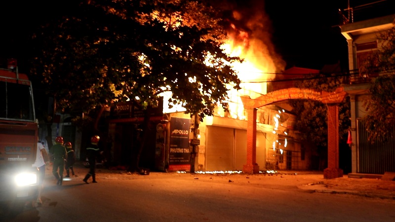 Phòng cảnh sát PCCC và CNCH tổ chức chữa cháy  thành công vụ cháy tại nhà dân