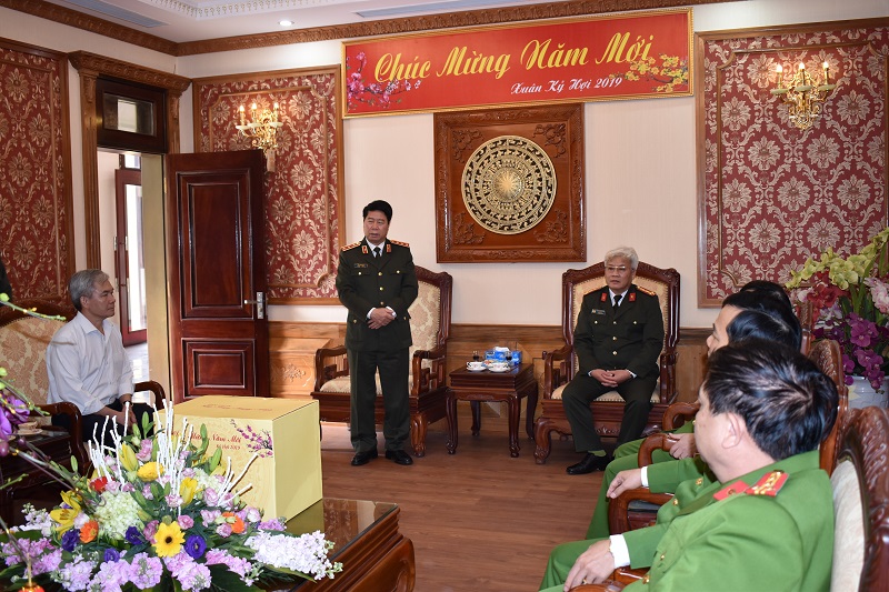 Thứ trưởng Bùi Văn Nam thăm và chúc Tết Công an tỉnh Ninh Bình