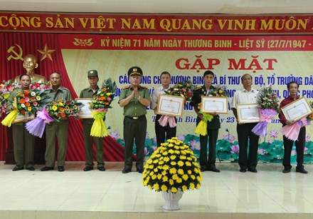 Gặp mặt các đồng chí thương binh và các lực lượng làm công tác quốc phòng, an ninh ở cơ sở trên địa bàn thành phố Ninh Bình