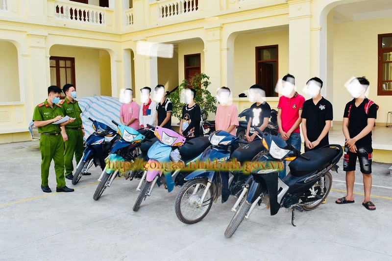 Công an huyện Nho Quan xử lý thanh, thiếu niên tụ tập chạy xe, lạng lách, đánh võng