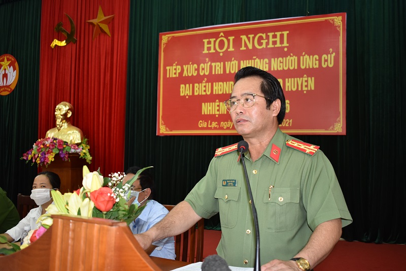 Đại tá Phạm Văn Sơn, Giám đốc Công an tỉnh tiếp xúc cử tri 11 xã, thị trấn thuộc huyện Gia Viễn
