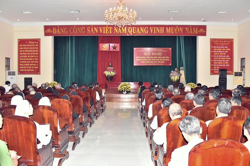 Huyện Kim Sơn tổ chức Hội nghị biểu dương, tôn vinh các điển hình tiên tiến trong phong trào Toàn dân bảo vệ an ninh Tổ quốc vùng đồng bào các tôn giáo